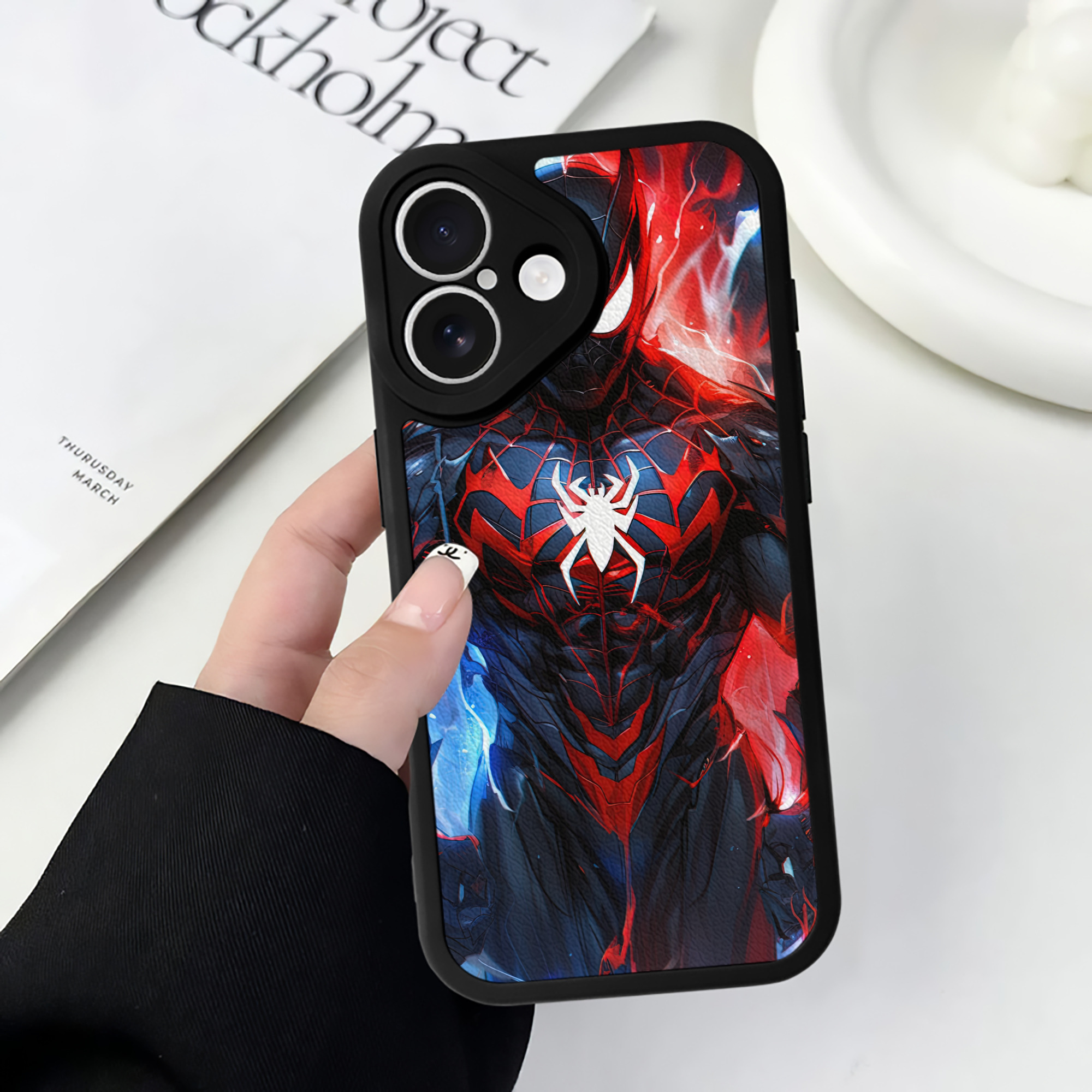 Spider Man スパイダーマン 【iPhone 16シリーズ対応】シリコンスマホケース（レザー調） 材質：シリコン